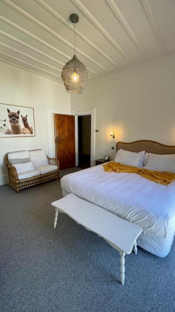 The Clive Hideaway Motel ภายนอก รูปภาพ
