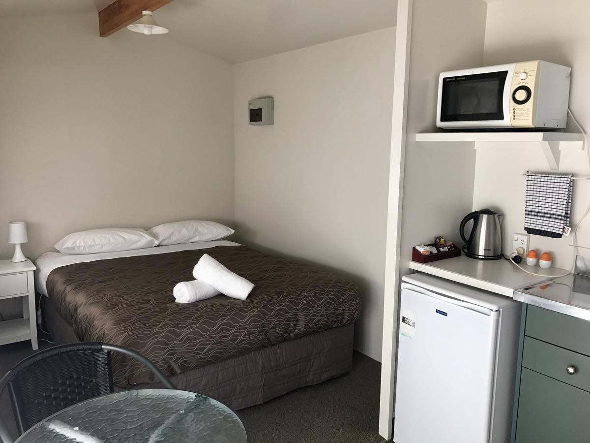 The Clive Hideaway Motel ภายนอก รูปภาพ