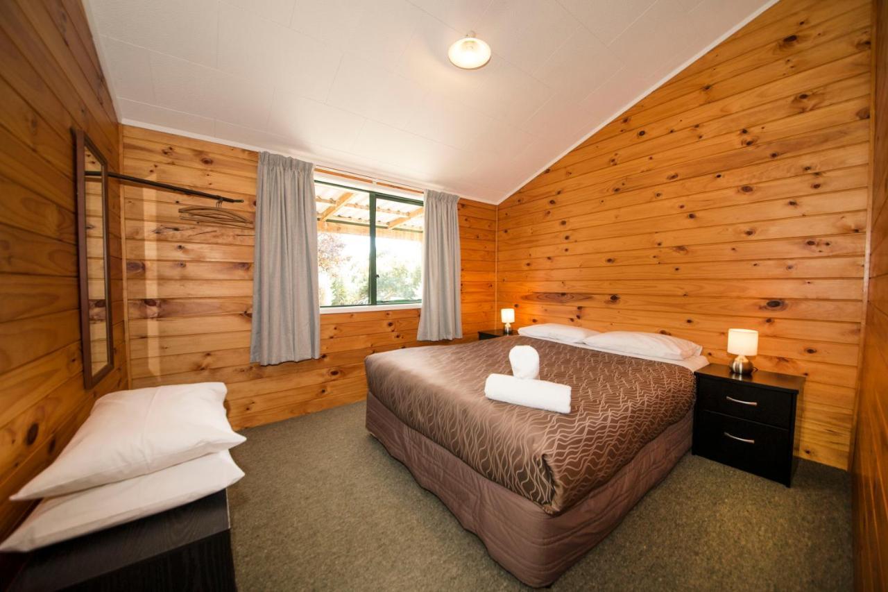 The Clive Hideaway Motel ภายนอก รูปภาพ